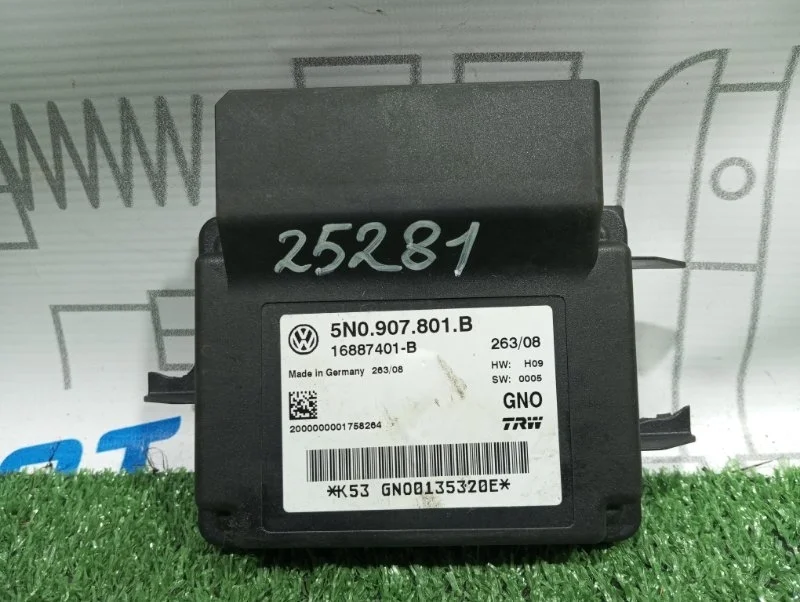 Блок управления стояночным тормозом Volkswagen Tiguan 5N0907801B 5N1 CAW