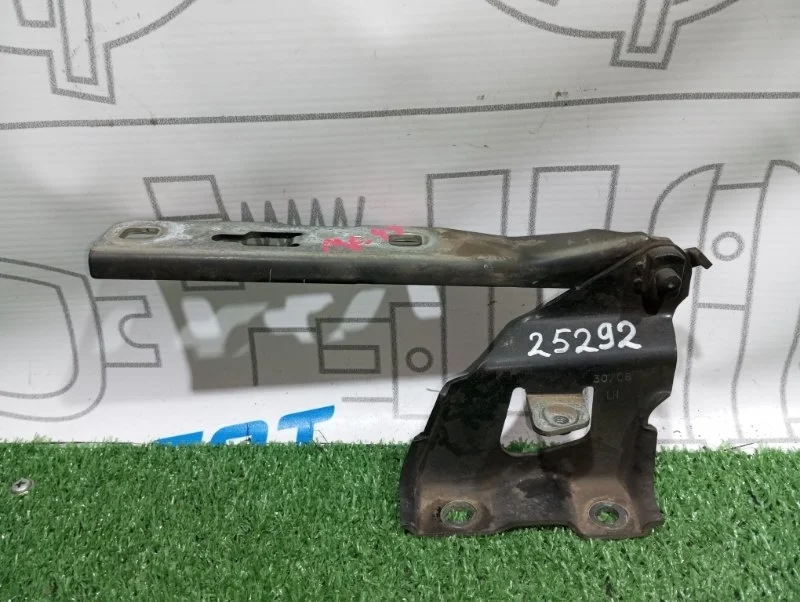 Петля капота Audi A4 8K0823301D B8 CDH, левая