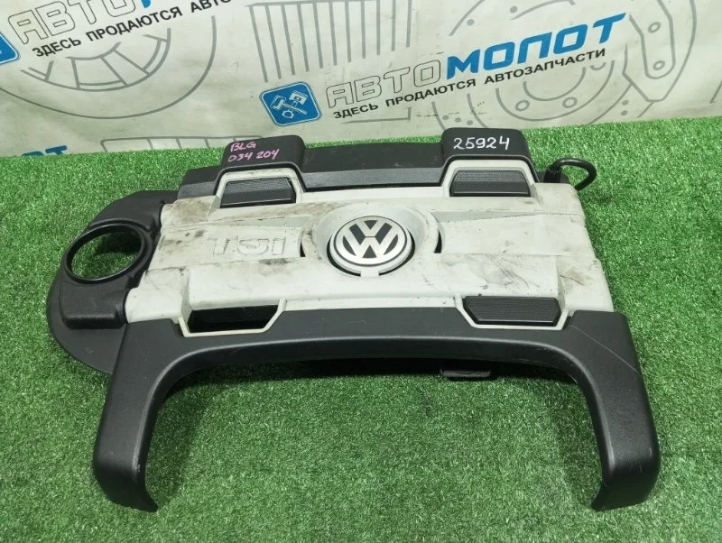 Крышка двигателя декоративная Volkswagen Golf 03C103925BB BLG BMY