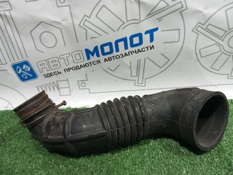 Патрубок воздушного фильтра Kia Sorento 281303E210 BL D4CB 145Л.С ЕВРО 3