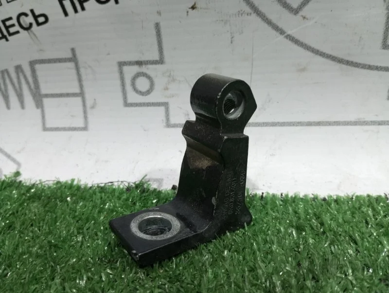 Петля двери Audi A4 8K0831401E B8 CDH