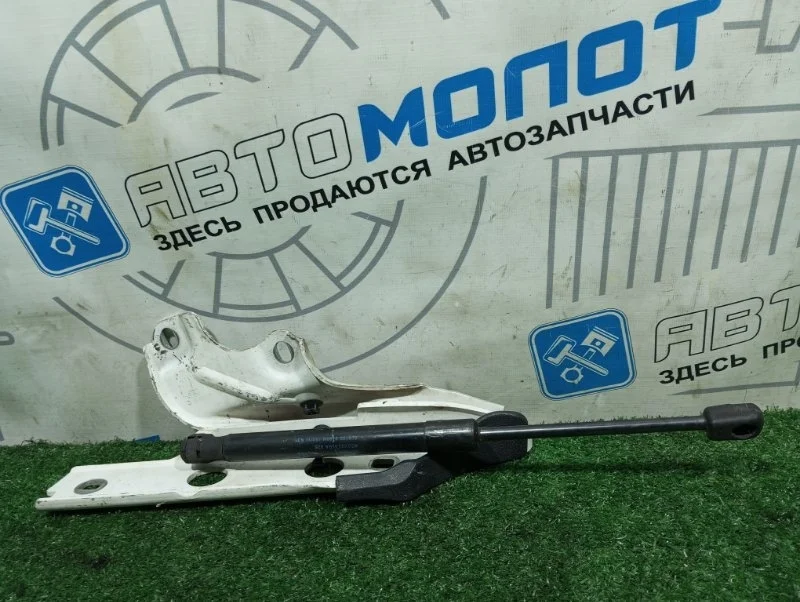 Петля капота Audi A6 4G8823301C C7 CHV, левая