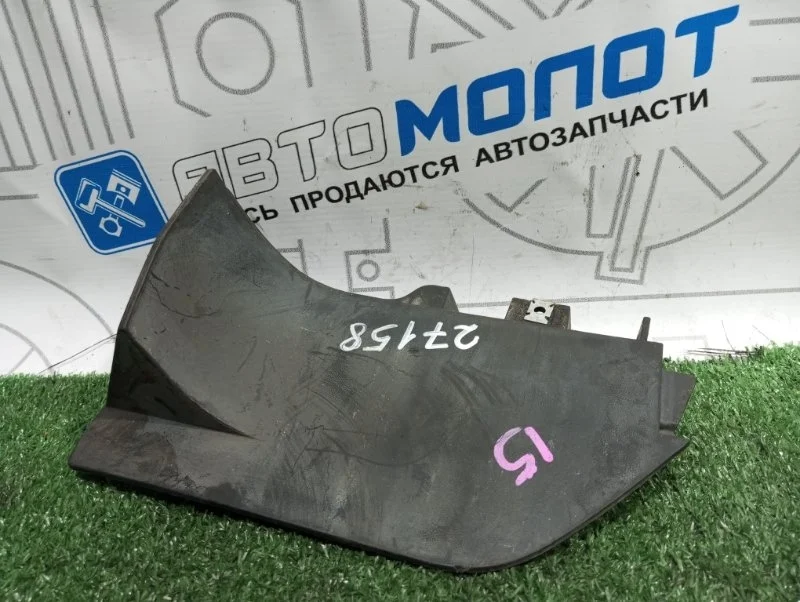 Брызговик задний правый Volkswagen Touareg 7P6854856, правый