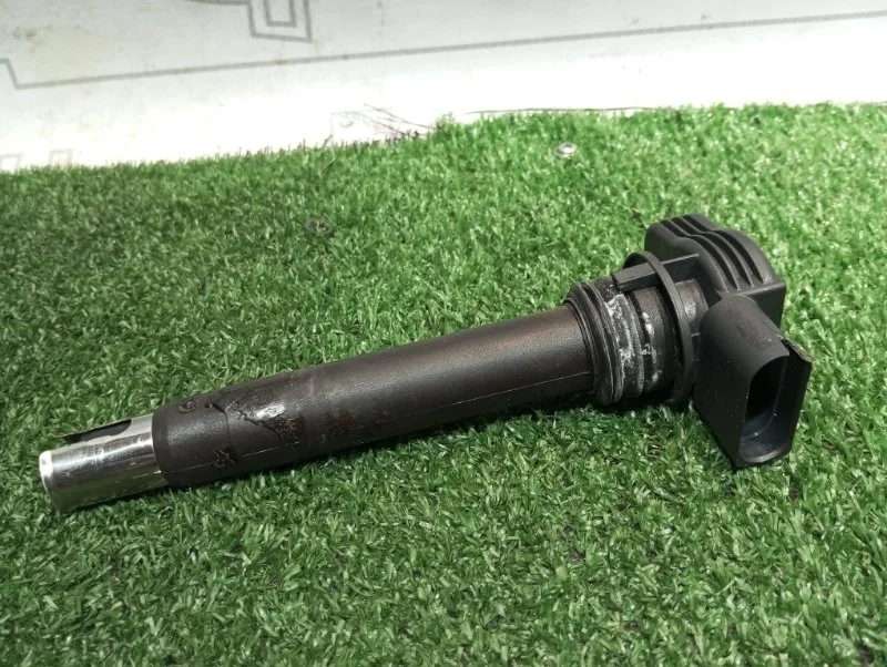 Катушка зажигания Audi A4 06H905115 B8 CDH