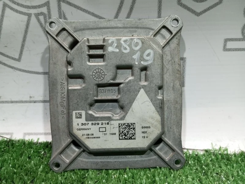 Блок розжига ксенона Audi A4 1307329218 B8 CDH, правый