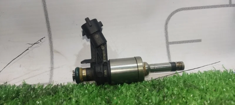 Форсунка топливная Volvo Xc60 BB5E9F593BA B4204T7