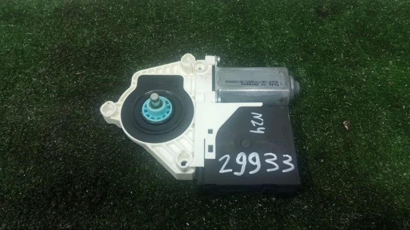 Моторчик стеклоподъемника Volkswagen Passat Cc 3C8837461J B6 CAW