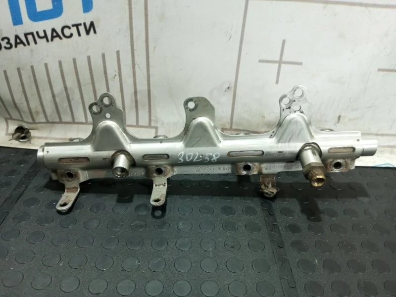 Топливная рампа Audi A4 06J133317M B8 CDH