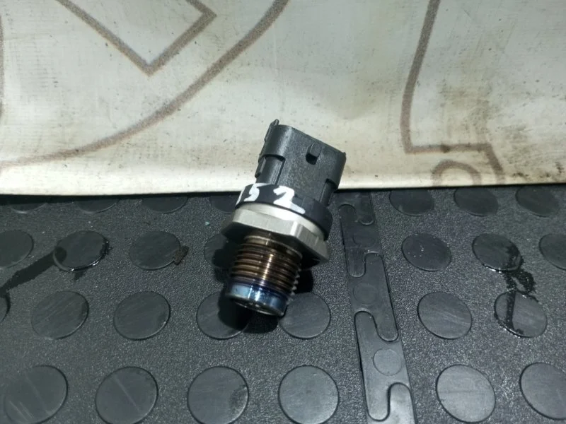 Датчик давления топлива Hyundai Grand Starex 0281002863 D4CB VGT 174Л.С ЕВРО 4