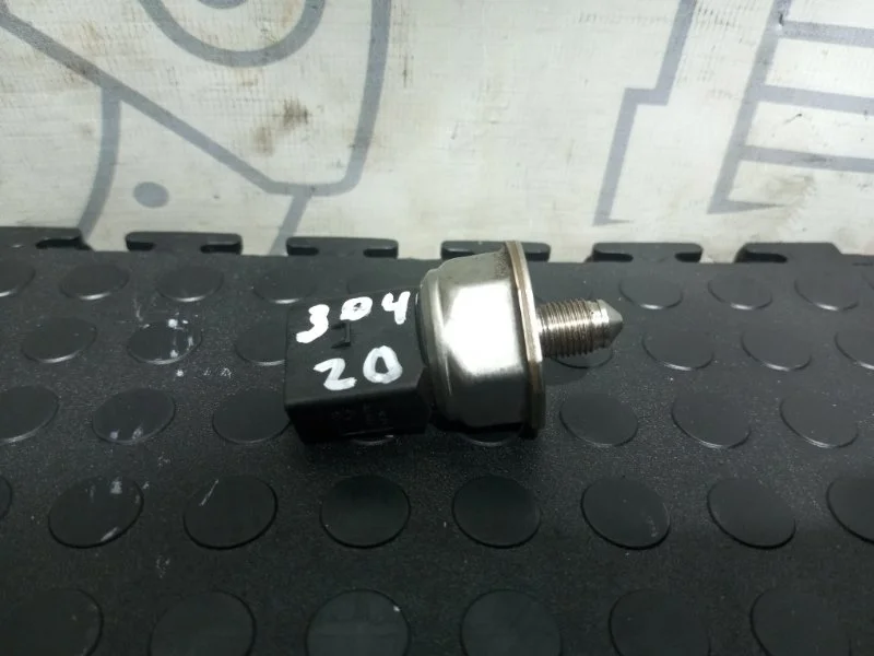 Датчик давления топлива Audi A6 Avant 03C9060510 C7 CHV