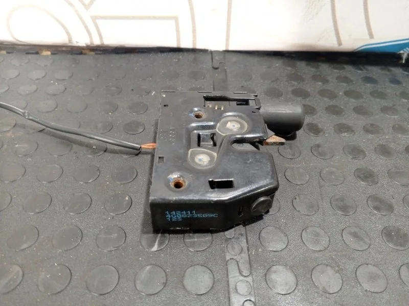 Замок капота Audi A6 4G0823509C C7 CHV