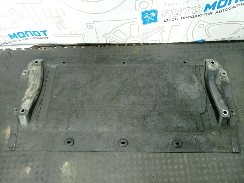 Защита двигателя Audi A6 Avant 4G0863821F C7 CHV