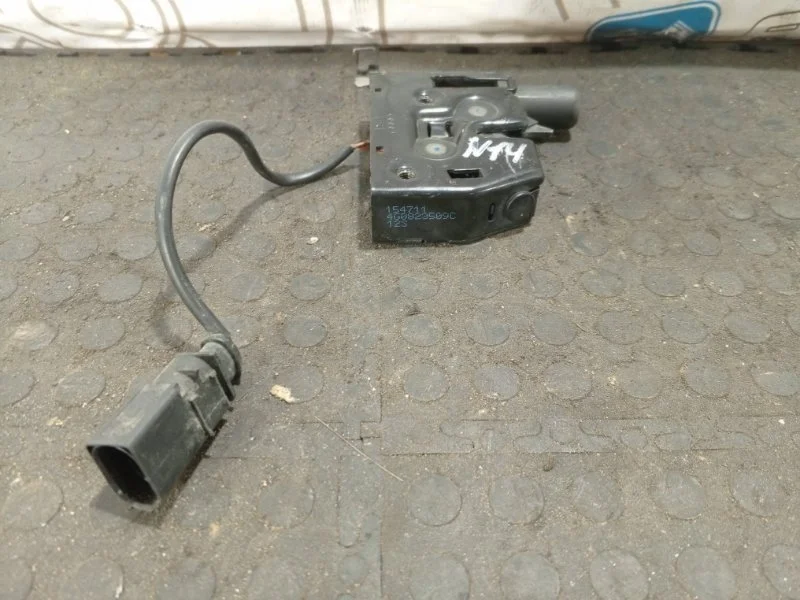 Замок капота Audi A6 Avant 4G0823509C C7 CHV