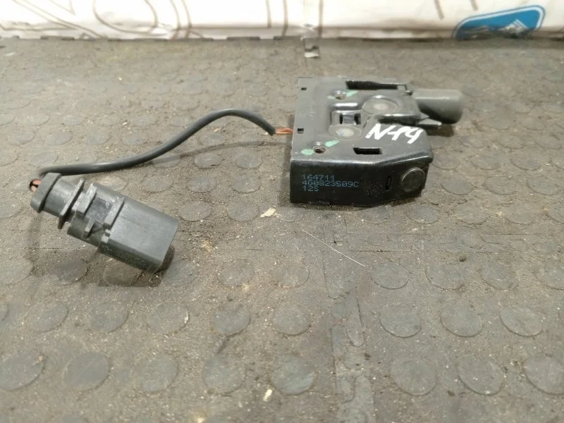 Замок капота Audi A6 Avant 4G0823509C C7 CHV