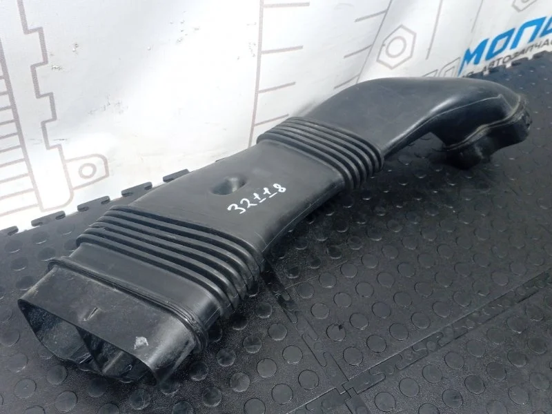 Патрубок воздушного фильтра Volvo S80 6G9N1719DD B5254T10