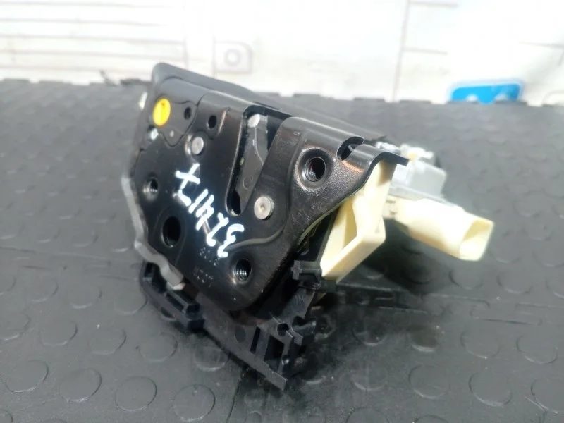 Замок двери передней левой Volkswagen Tiguan 3C2837015A 5N1 CAW