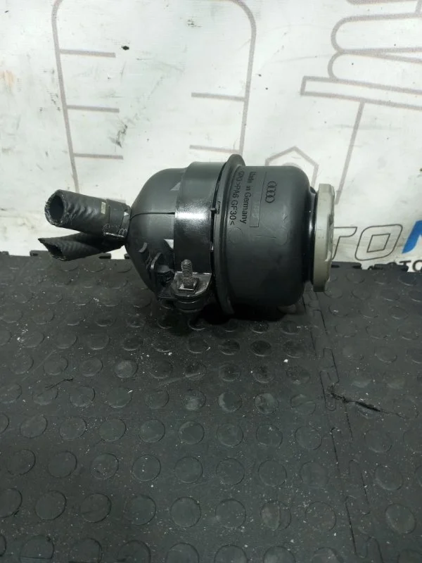 Бачок гидроусилителя Audi A4 4F0422371D B8 CDH