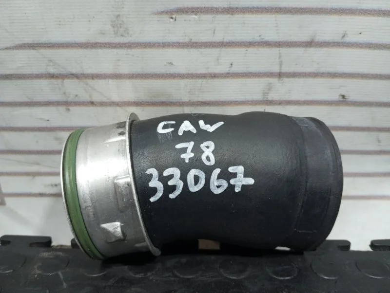 Патрубок интеркулера Volkswagen Tiguan 1K0145840R 5N1 CAW