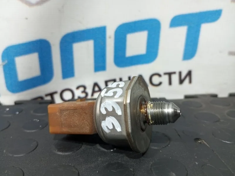 Датчик давления топлива Volkswagen Golf 6 03C906051H 5K5 CAV