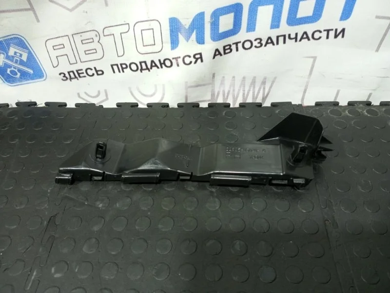 Кронштейн бампера 5253505020, передний правый