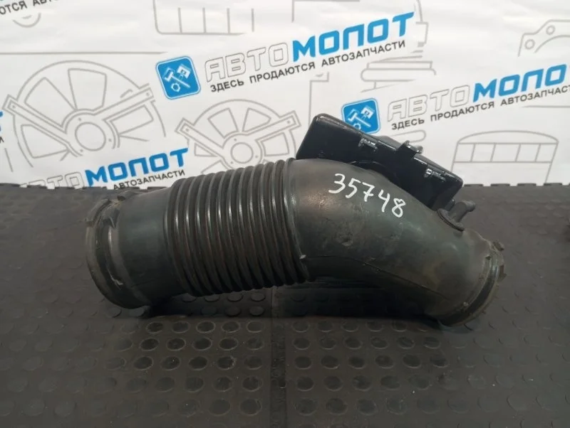 Патрубок воздушного фильтра Audi A6 06E129629E C6 AUK