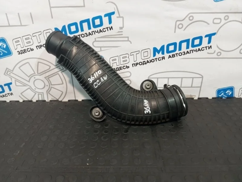 Патрубок интеркулера Volkswagen Tiguan 1K0145840R 5N1 CAW