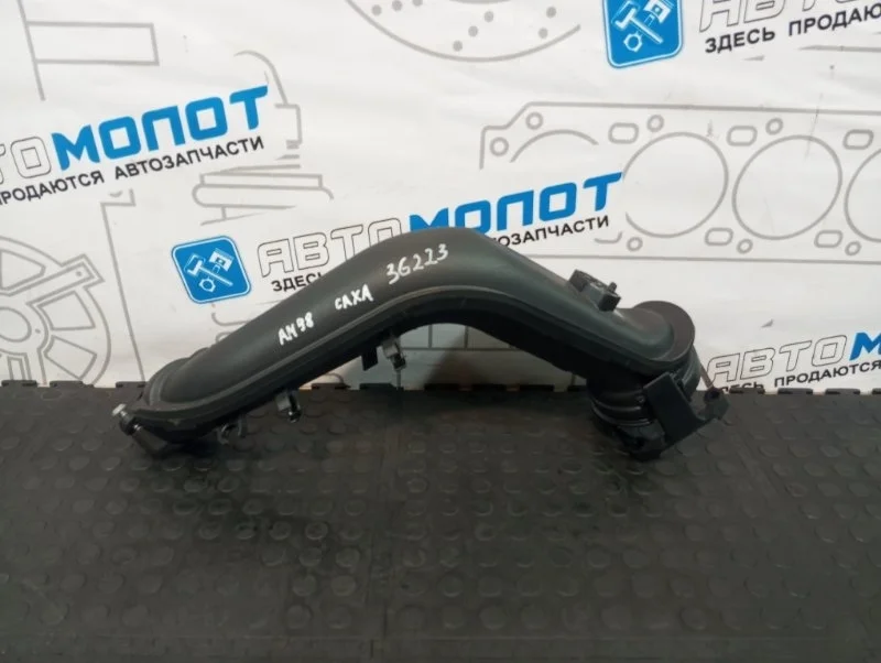 Патрубок интеркулера Audi A3 03C145673H 8PA CAXC