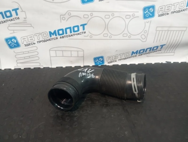 Патрубок интеркулера Volkswagen Golf 6 1K0129684 5K5 CAV