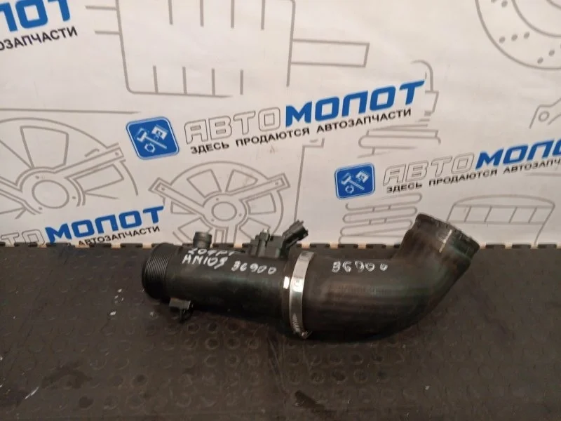 Патрубок интеркулера Jaguar Xe GX736F073BD X760 204PT