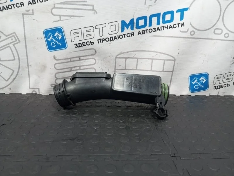 Патрубок воздушного фильтра Volkswagen Golf 6 03C145674B 5K5 CAV