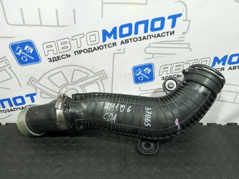 Патрубок интеркулера Volkswagen Tiguan 1K0145840R 5N1 CAW
