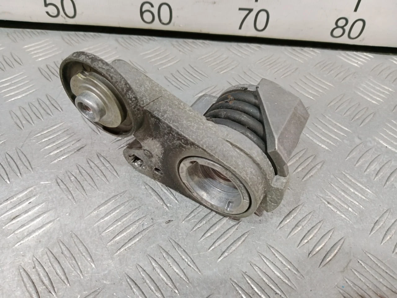 [Б/У] Натяжитель ремня - Без ролика [ХОРОШЕЕ] [Код: 00653625 ]