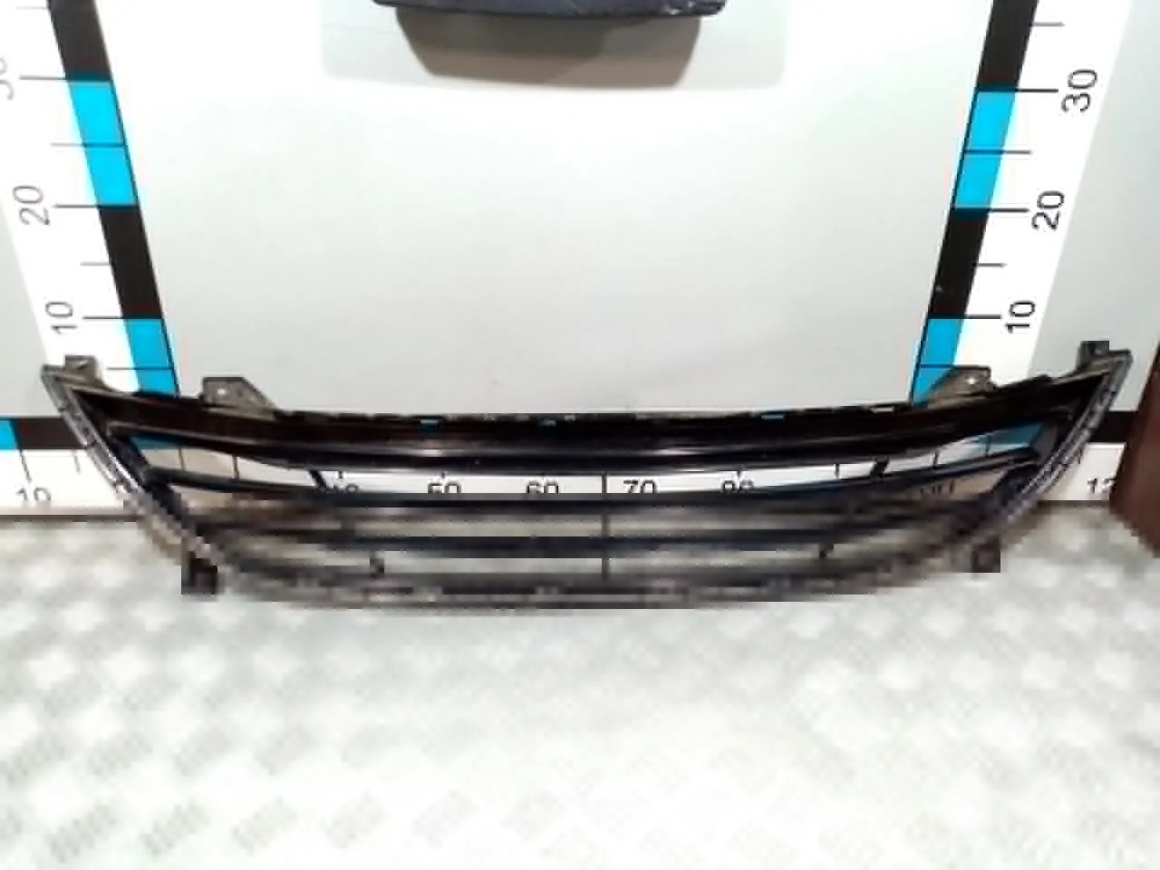 [Б/У] Решетка в бампер центральная i40 [Код: 00655772 ]