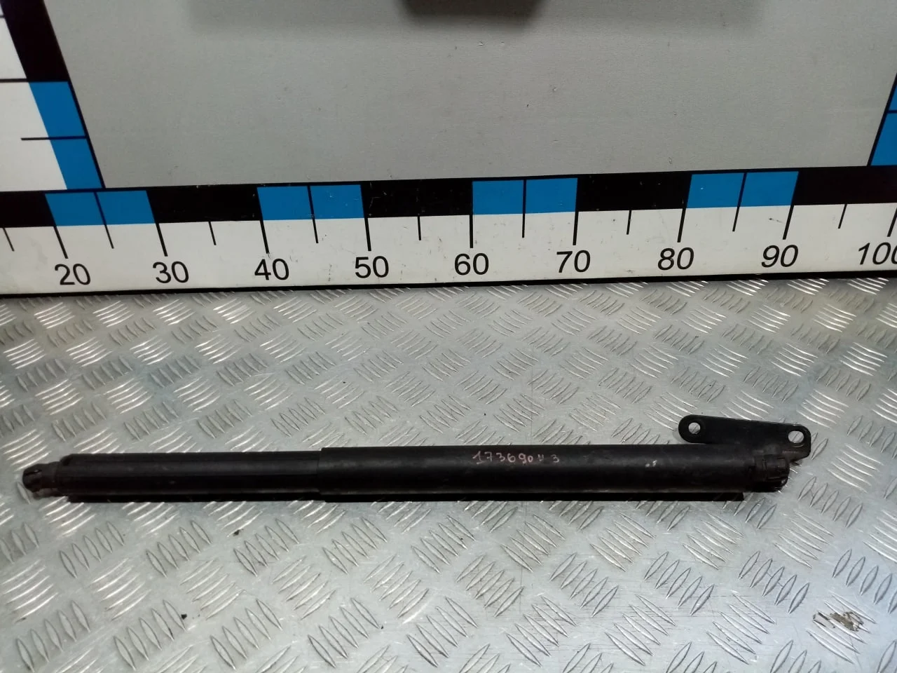 [Б/У] Амортизатор двери багажника левый MB [Код: 00657048 ]