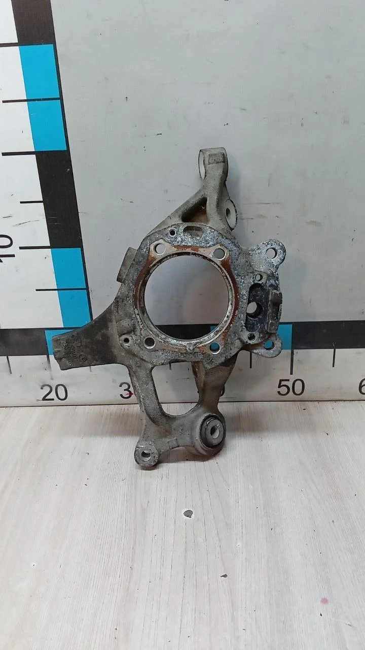 [Б/У] Кулак поворотный задний правый Mercedes [Код: 00656408 ]