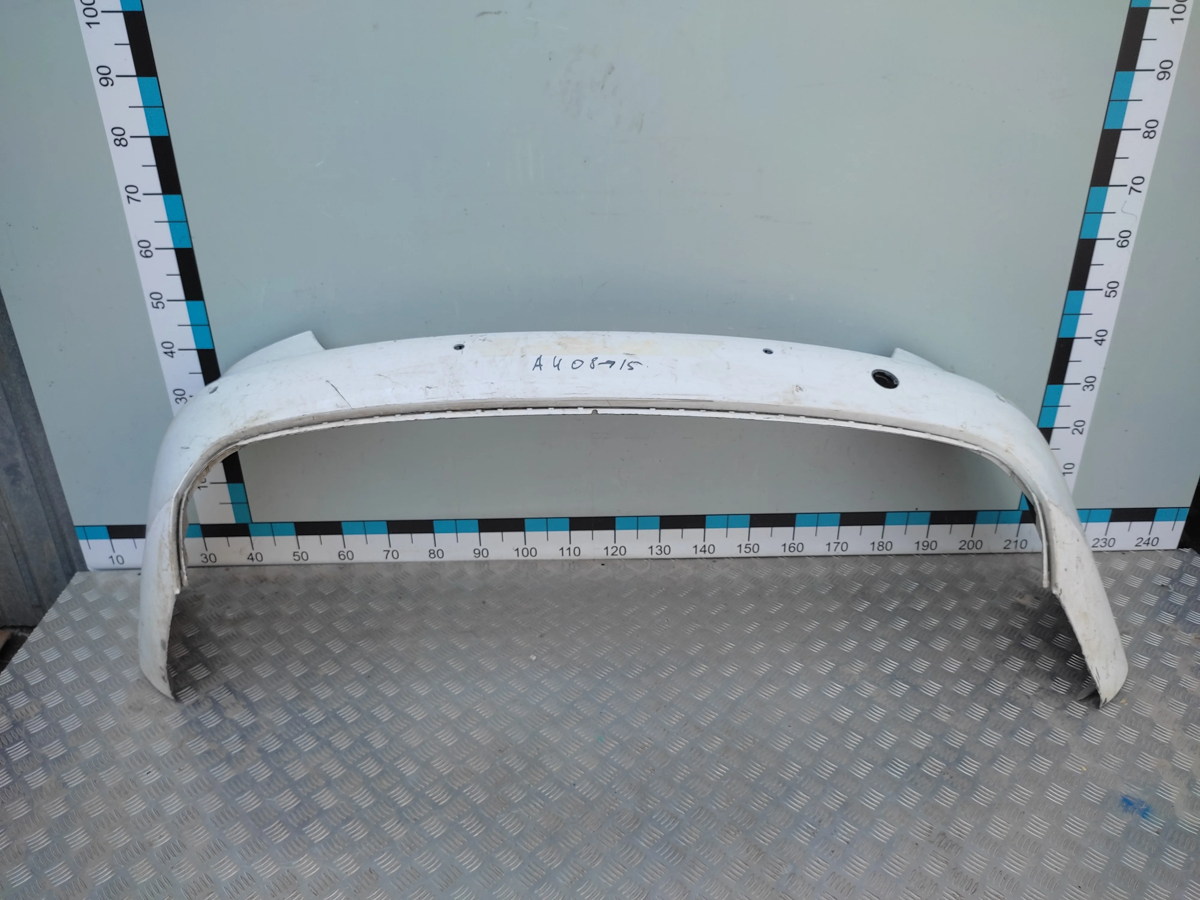 [Б/У] Бампер задний Audi A4 B8 2007-2012 - надрыв справа , надрыв креплений, нештатные отверстия под парктроник [Незначительные дефекты] [Код: 00290102 ]