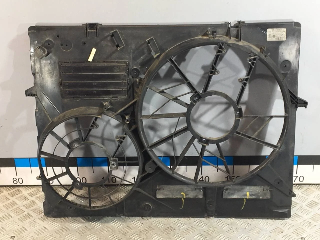 [Б/У] Диффузор вентилятора (под 2 вентилятора) - (Состояние: сломано одно крепление) [ХОРОШЕЕ] [Код: 00654285 ]