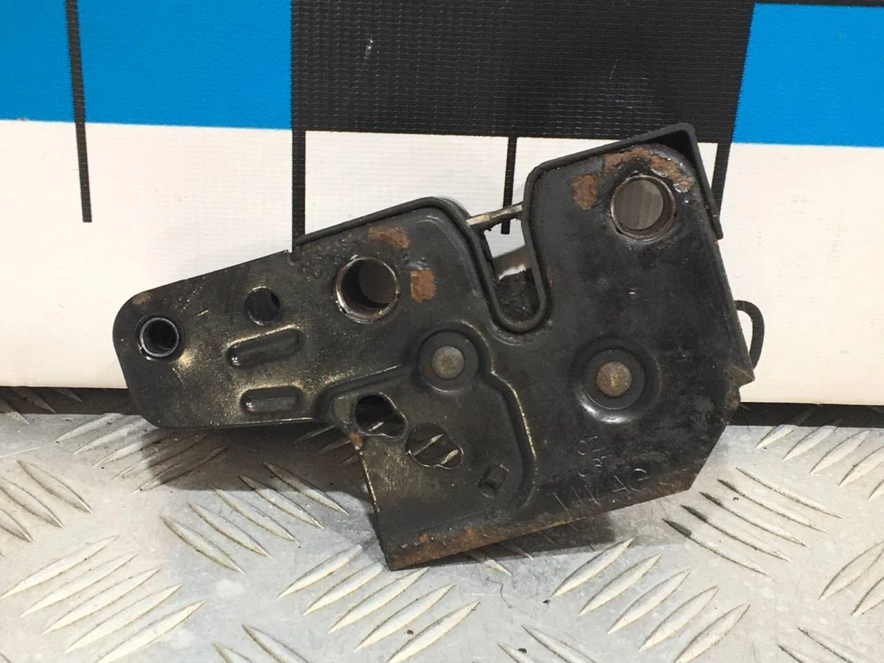 [Б/У] Замок капота VW Transporter T5 [Код: 00655235 ]