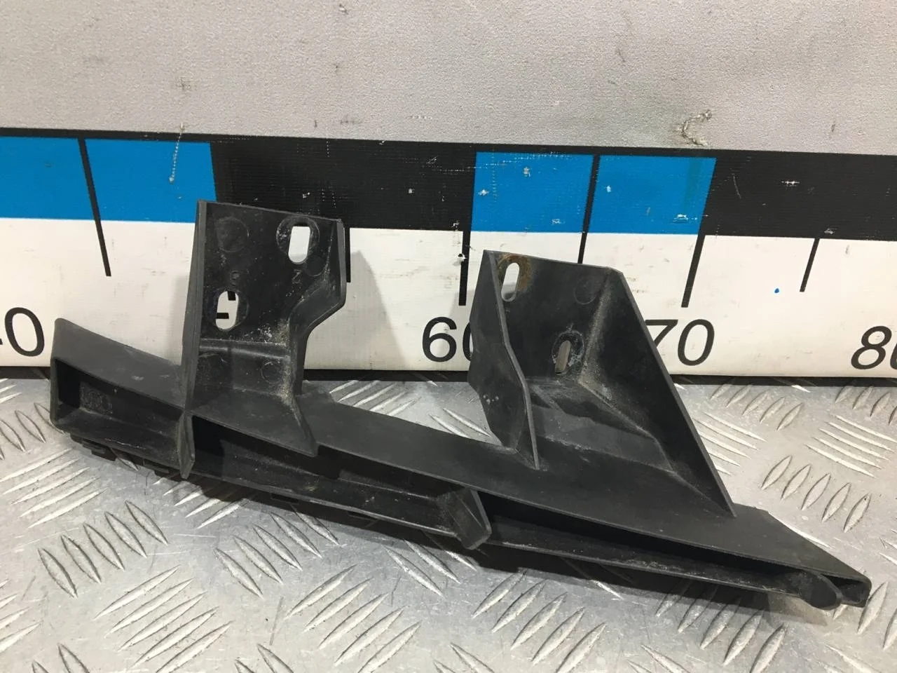 [Б/У] Кронштейн переднего бампера левый [Код: 00654163 ]