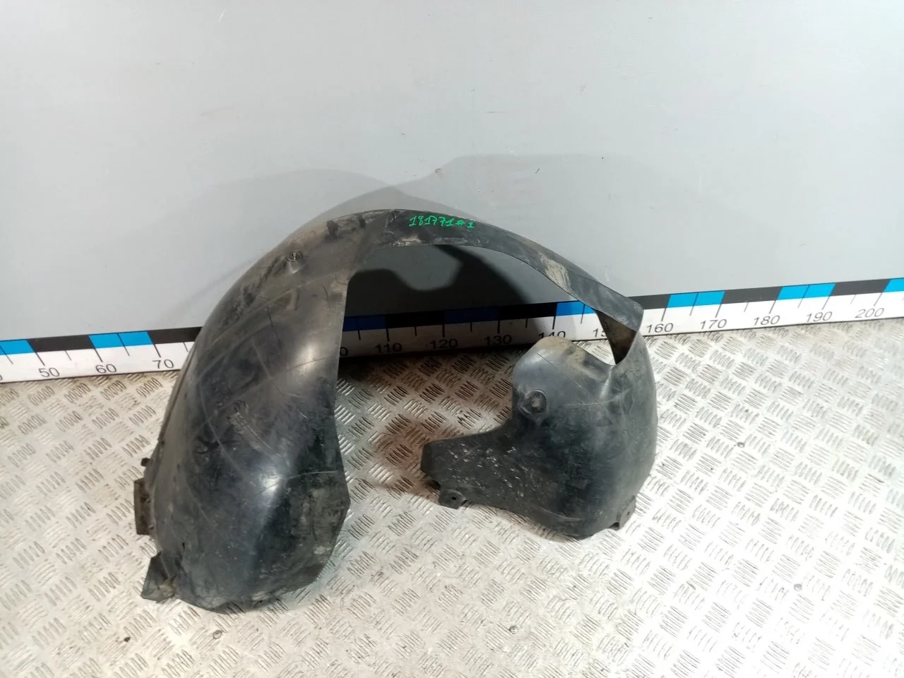 [Б/У] Локер передний левый - Трещина [Незначительные дефекты] [Код: 00653113 ]