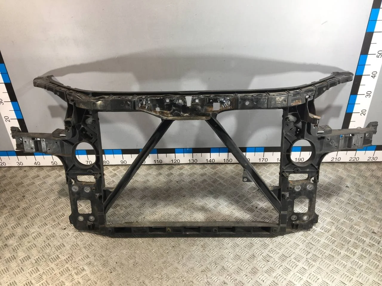 [Б/У] Панель передняя Audi Q7 4L 2005-2015 - (Состояние: сломано одно крепление снизу слева) [ХОРОШЕЕ] [Код: 00654239 ]