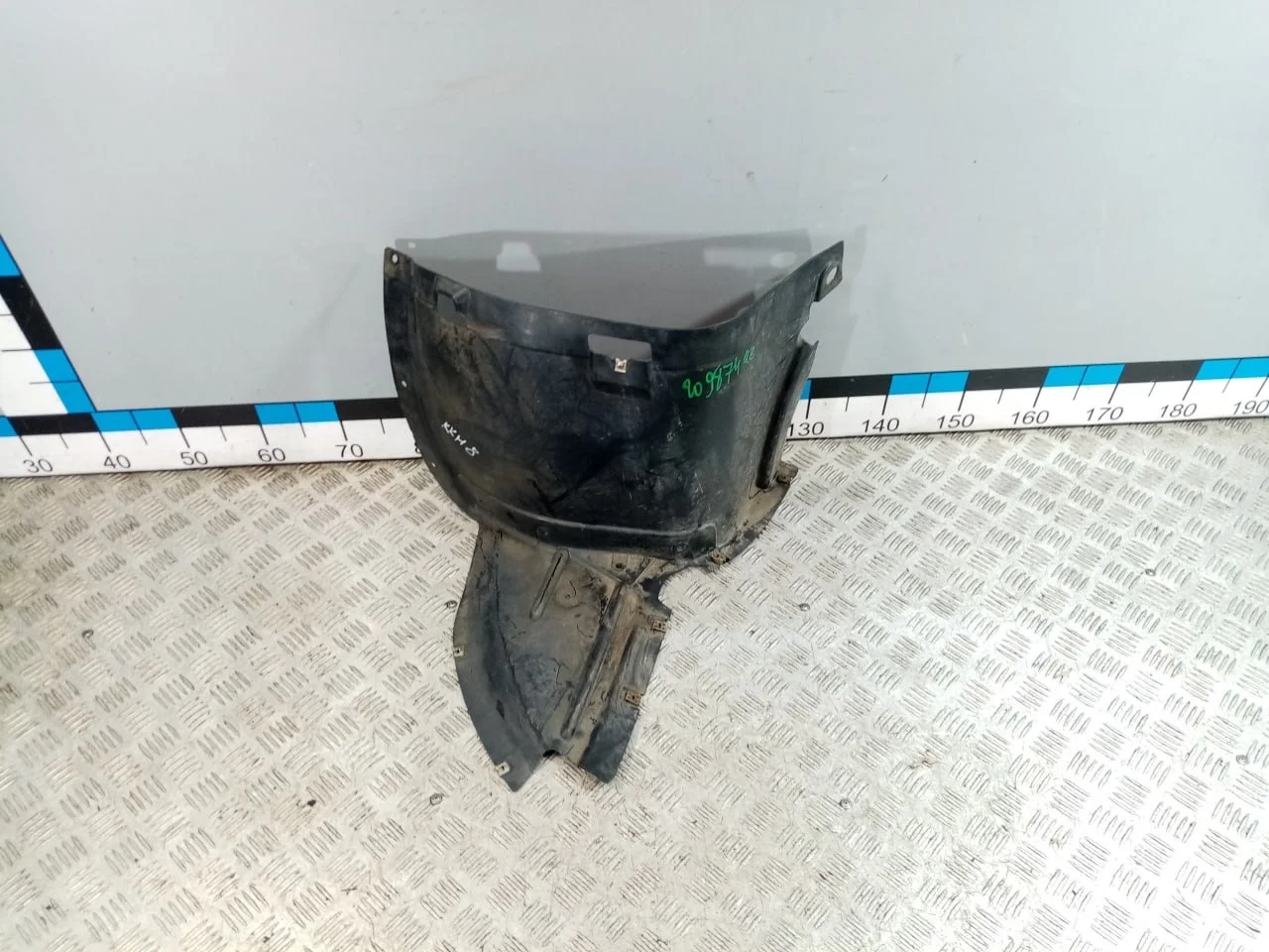 [Б/У] Подкрылок передний правый / сапожок [Код: 00653117 ]