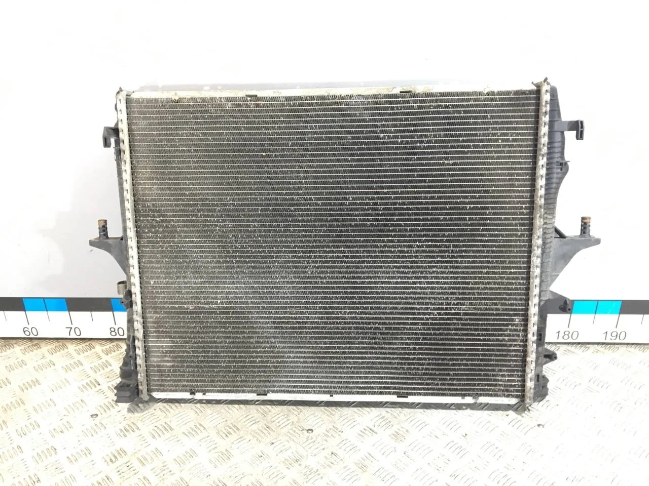 [Б/У] Радиатор охлаждения 710x551x40 [Код: 00654320 ]