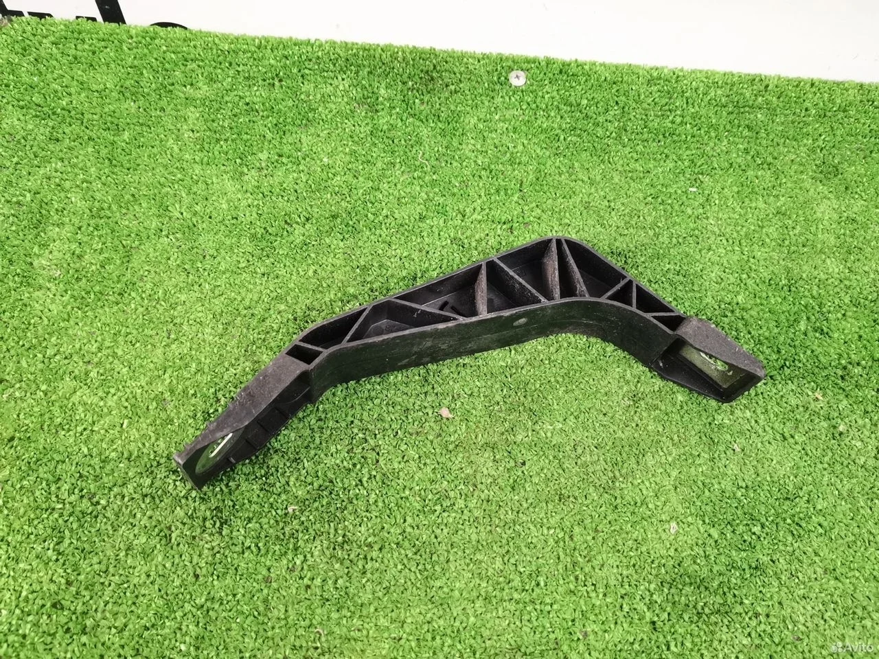 Кронштейн радиатора передний правый audi q3 8u