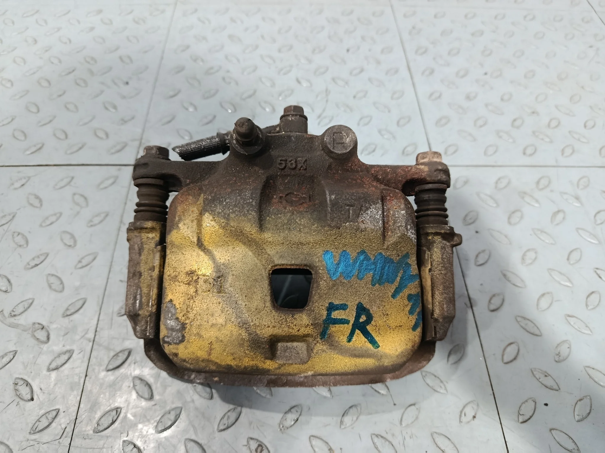 СУППОРТ В СБОРЕ NISSAN MAZDA ПЕРЕД ПРАВО 410014M400