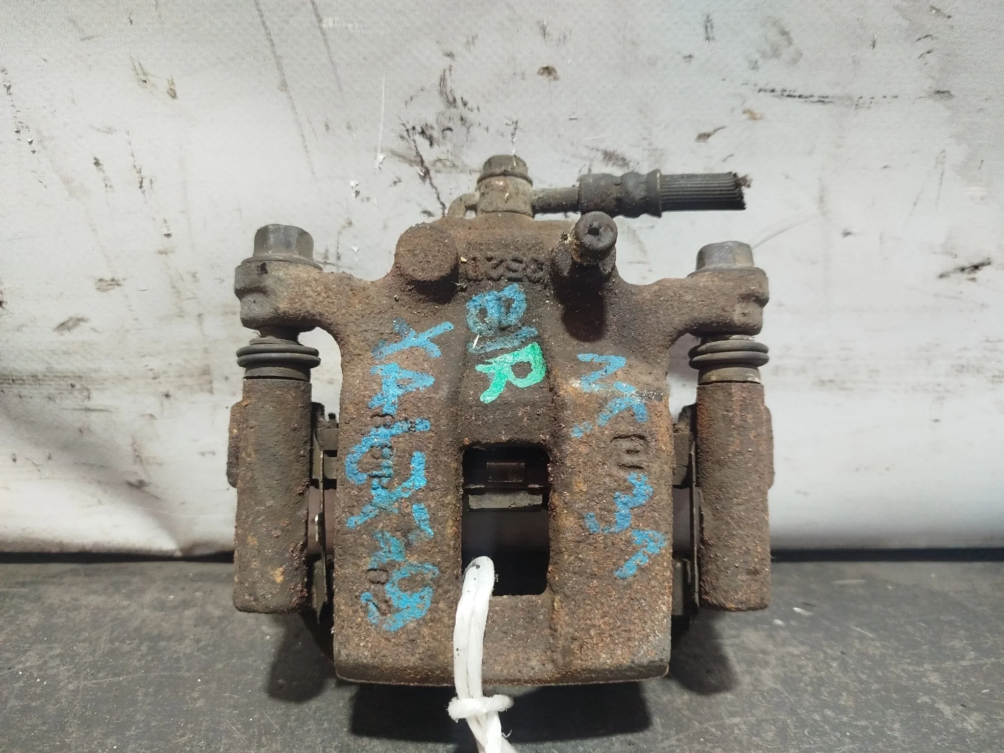 СУППОРТ В СБОРЕ NISSAN SUZUKI LANDY ROGUE SERENA X-TRAIL DNT31 GFNC27 GNC27 NT31 SGNC27 T31 TNT31 ЗАДНИЙ ПРАВЫЙ 2WD 4WD 3520 44001JG00A