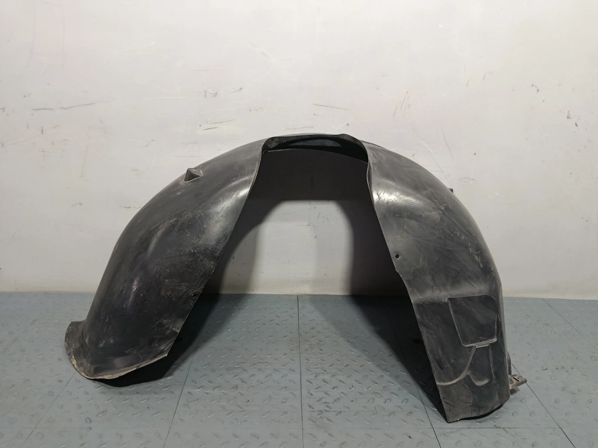 ПОДКРЫЛОК VOLVO ПЕРЕД ЛЕВО 30678143