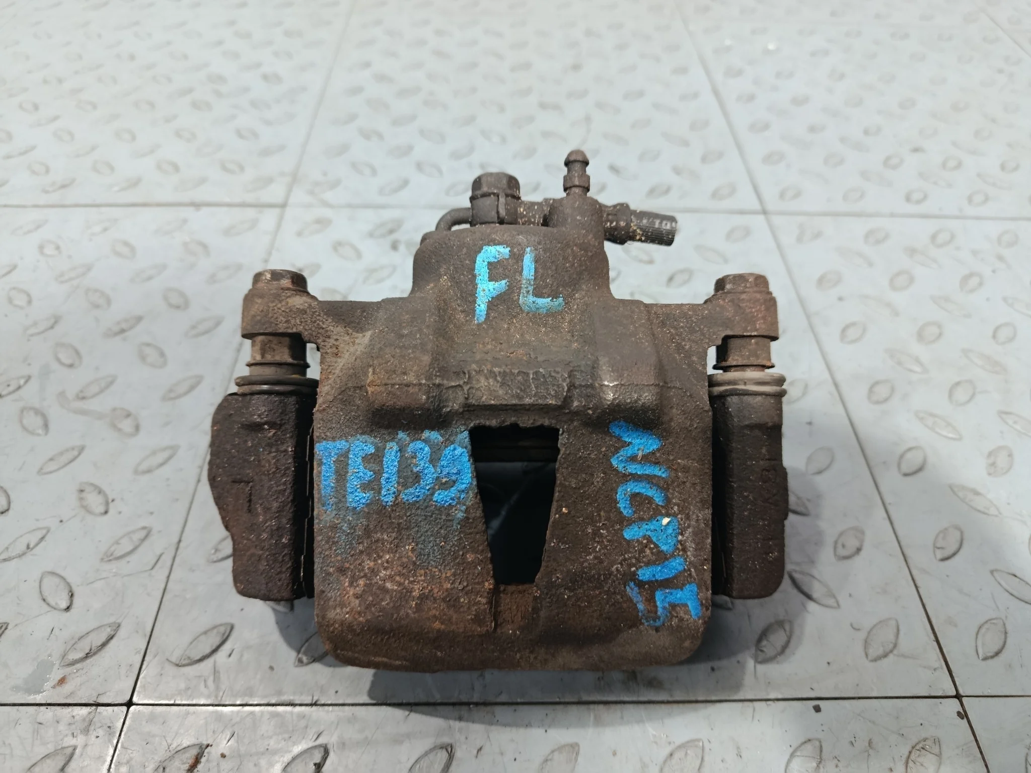 СУППОРТ В СБОРЕ TOYOTA ПЕРЕД ЛЕВО 4775052010