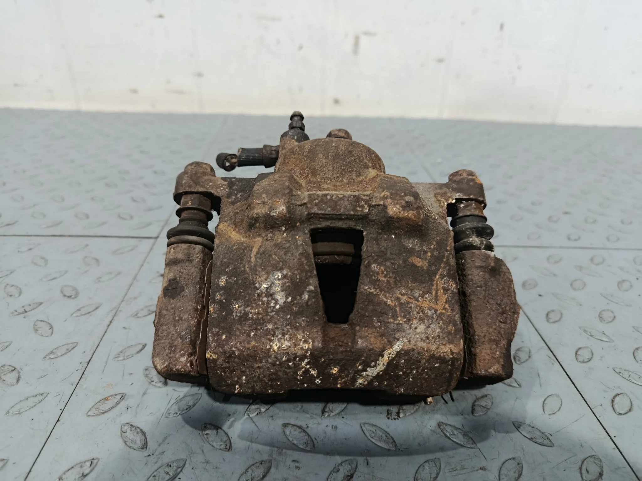 СУППОРТ В СБОРЕ TOYOTA ПЕРЕД ПРАВО 4773052010