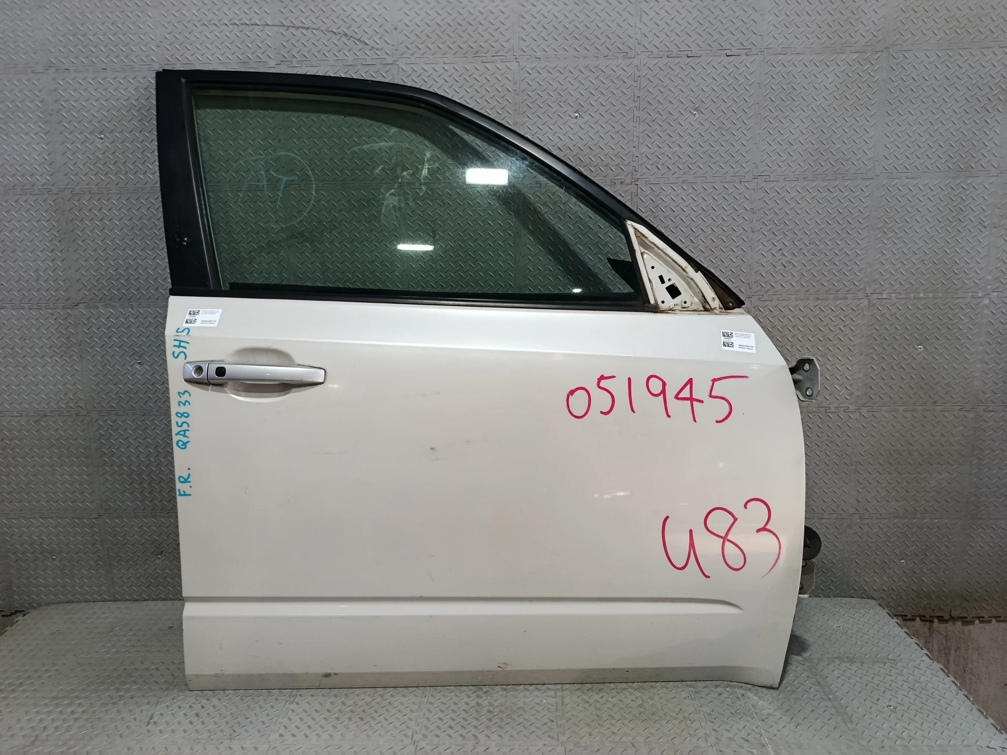 ДВЕРЬ SUBARU 60009SC0209P ПЕРЕД ПРАВО белый, 37J QA5833